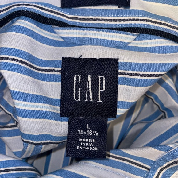 GAP long sleeve button up shirt. Perfect condition - Picture 2 of 2